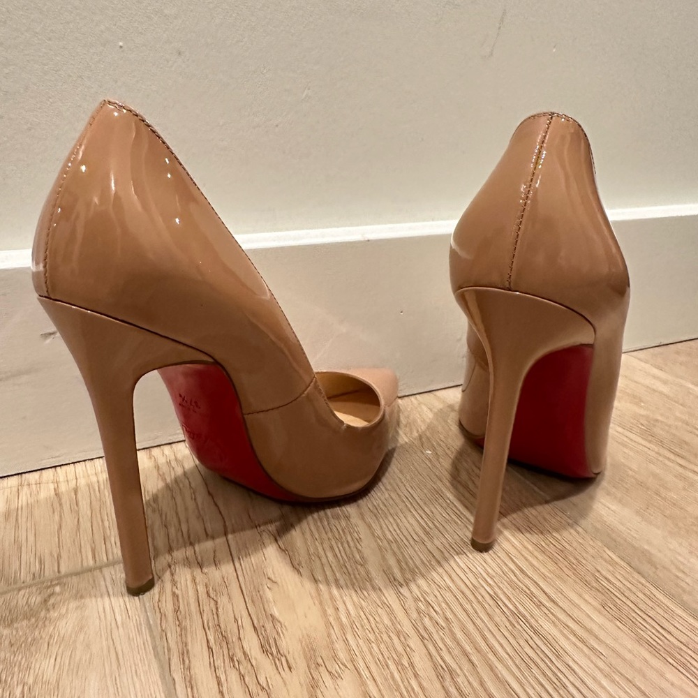 Christian Louboutin Nude Patent Leather Pointed-Toe Pumps - Picture 5 of 12